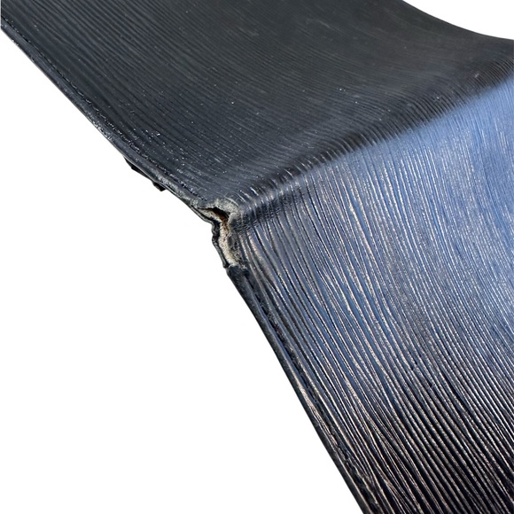 Louis Vuitton Black Epi Leather travel wallet/ Passport Holder - Picture 4 of 10